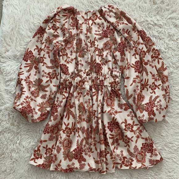 Misa Los Angeles Kara dress in falling floral satin - Picture 6 of 11